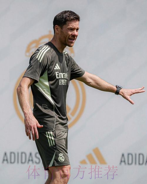 TA:皇马非常欣赏阿隆索 他在瓜穆安手下都效力过 TA:皇马非常欣赏阿隆索 他在瓜穆安手下都效力过